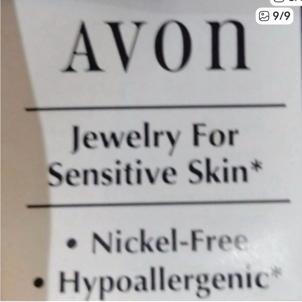 Avon Xmas Gold and Red Crystal Festive Earrings - Picture 10 of 10